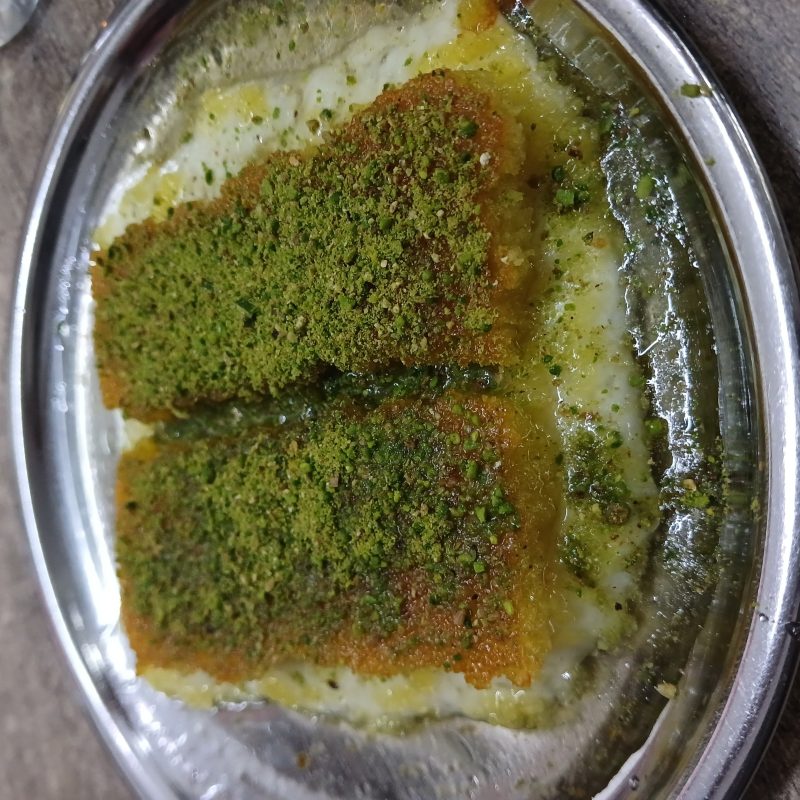 Üzeri antep fıstıklı künefe
